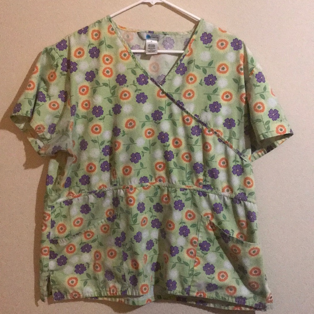 Nursing scrub top